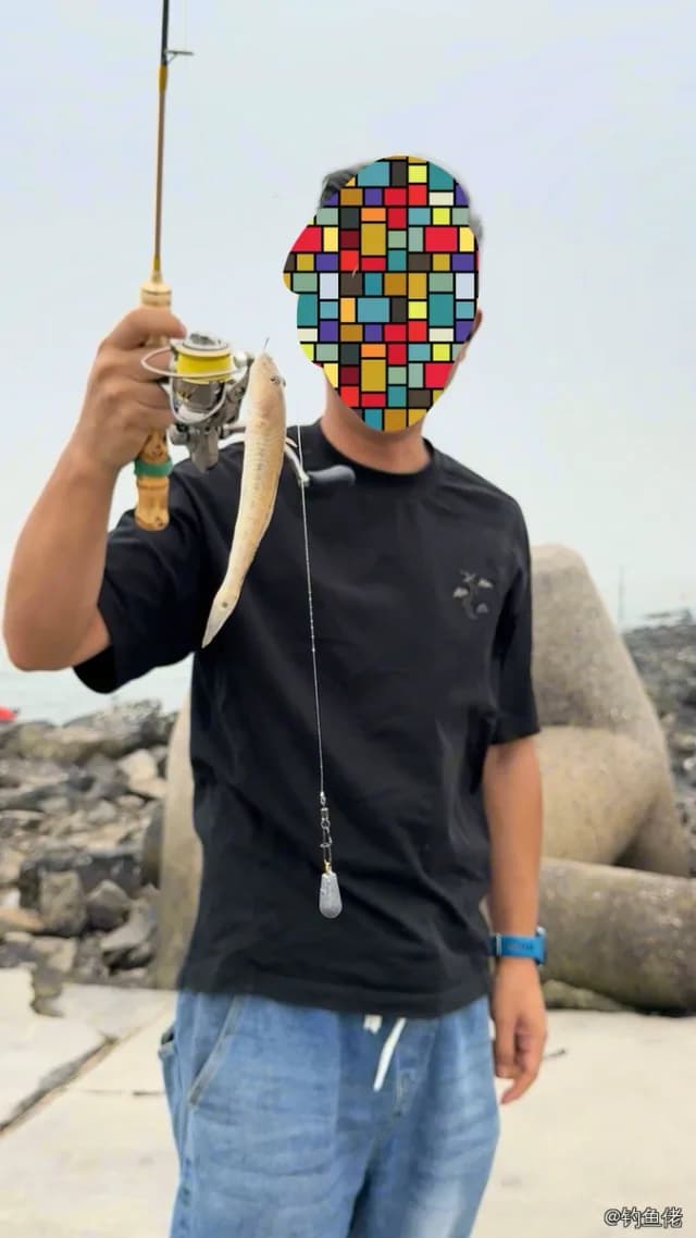 矛尾虾虎鱼钓获 